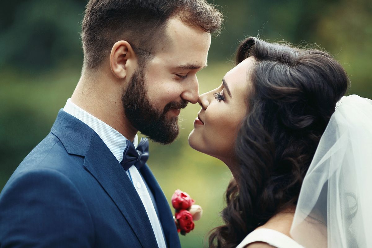 The Essential Wedding Facing Each Other 4