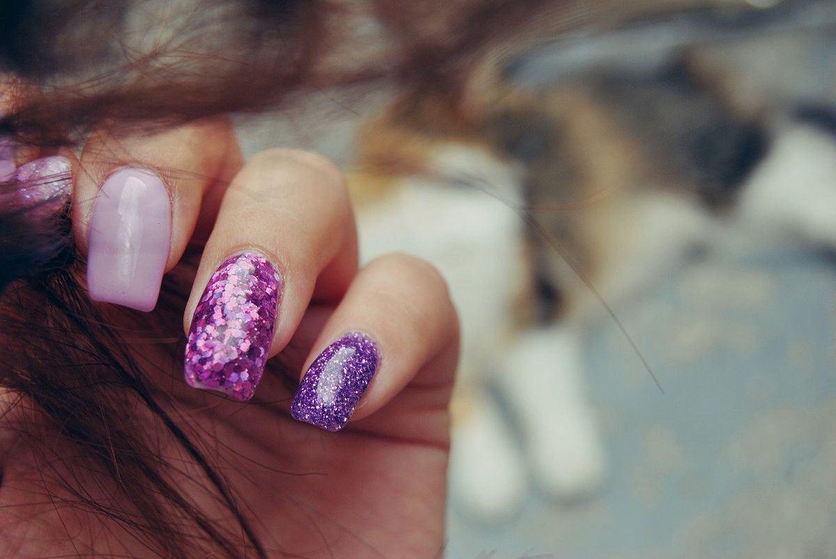 Bridal nail art-The Story of Glitter