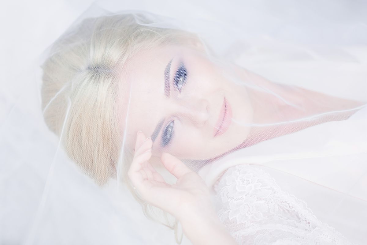  Best Bridal Makeup Tips - Assign a bride's maid for the purpose