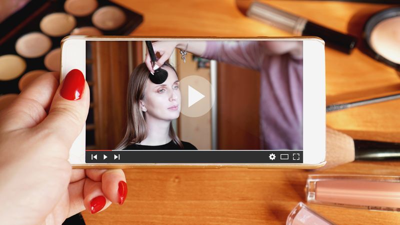 Learn How to Become a Bridal Makeup Artist