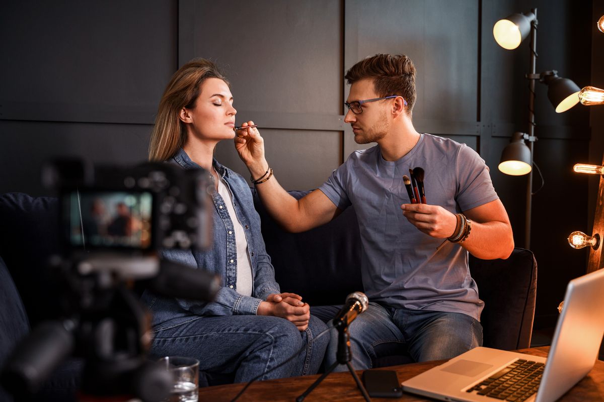 How to Become a Bridal Makeup Artist?